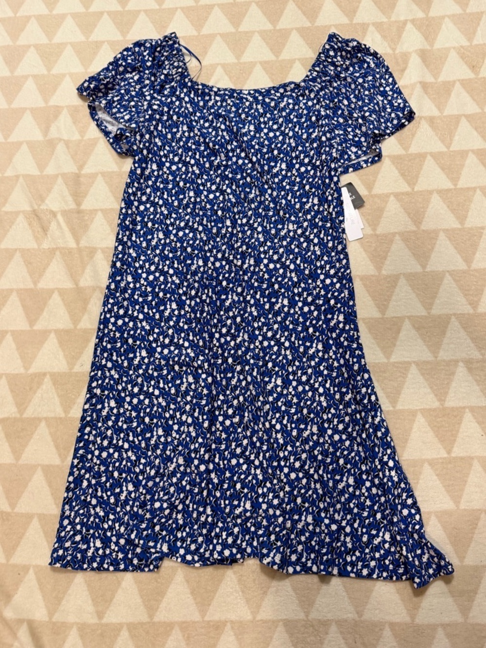 Robbie bee blue floral flutter sleeve mini dress